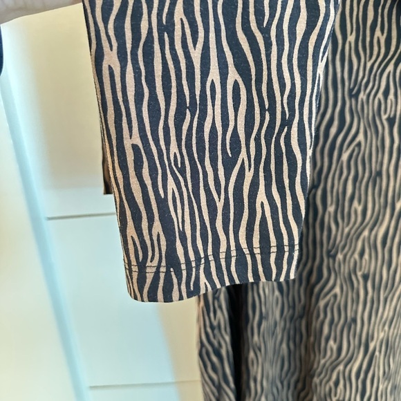 J MCLAUGHLIN Brown zebra print poly spandex woman quiet luxury turtleneck L - Picture 6 of 9